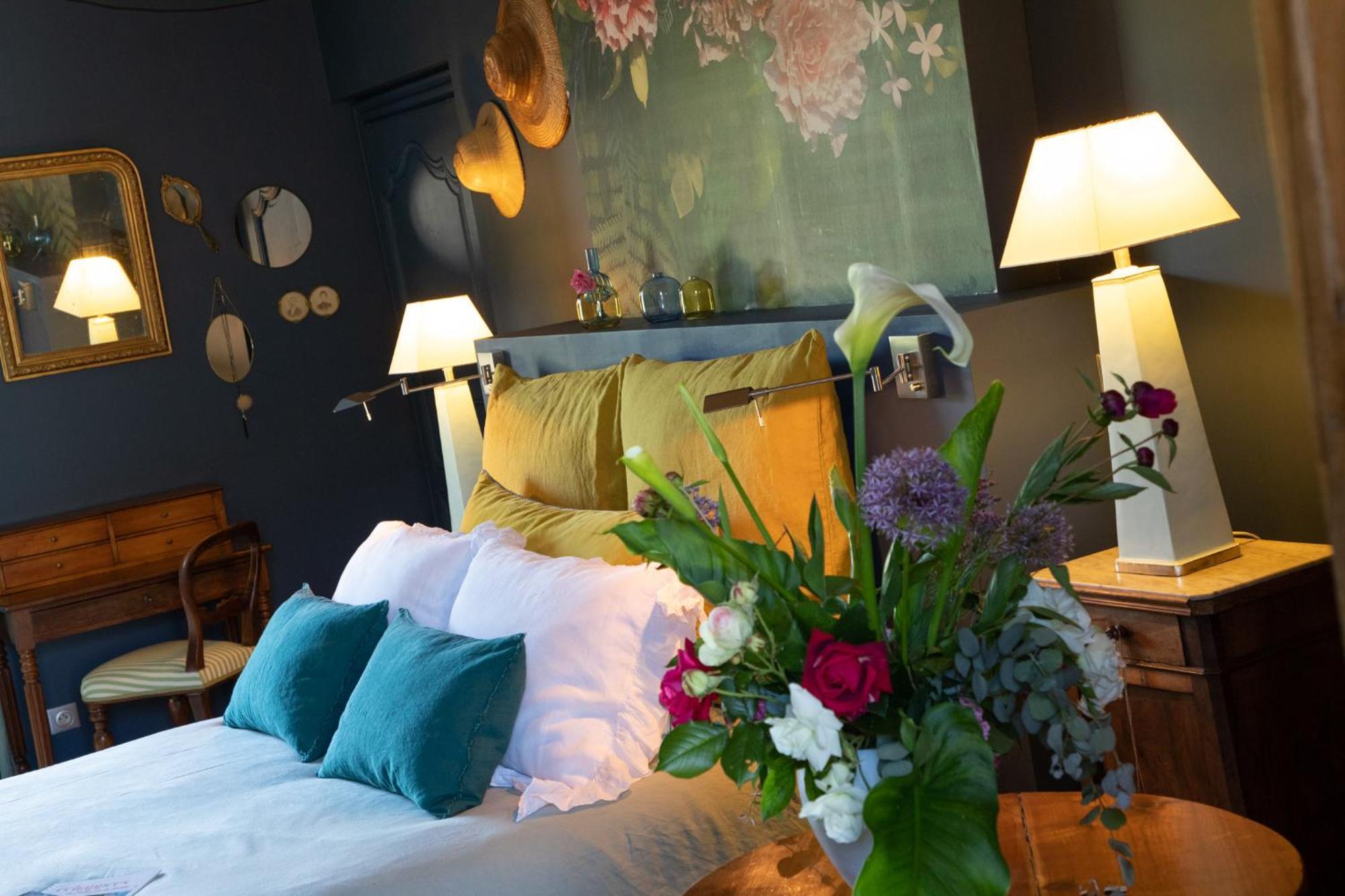 L'Ecole Des Garcons Bed and Breakfast Maigne Eksteriør billede